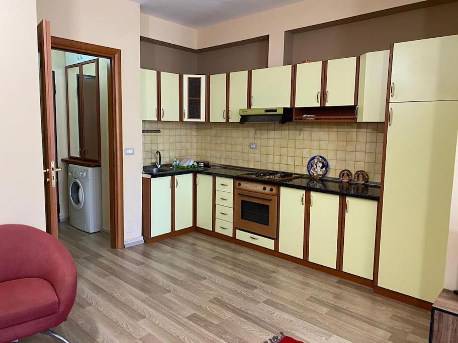 *Heart Of New Bazaar 1 Bed Apt* Apartment Tirana Bagian luar foto
